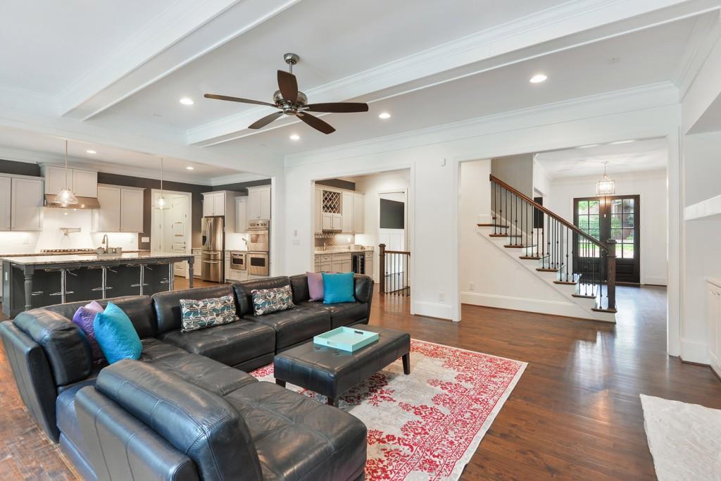 435 Windsor Parkway - Photo 1