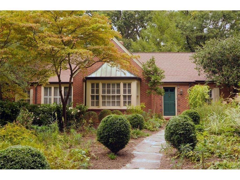 379 Glenn Circle - Photo 1