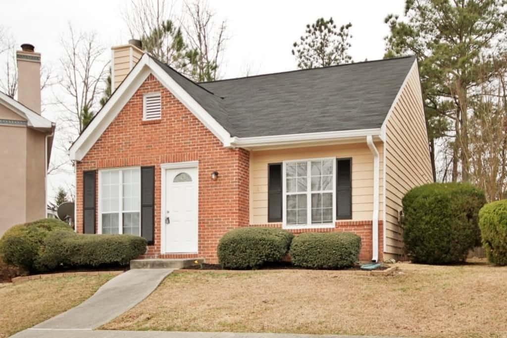 1056 Hillsborough Chase - Photo 1