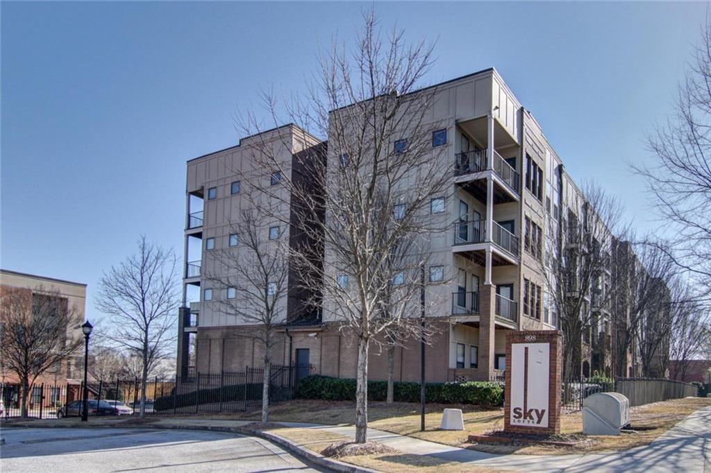898 Oak Street - Photo 1