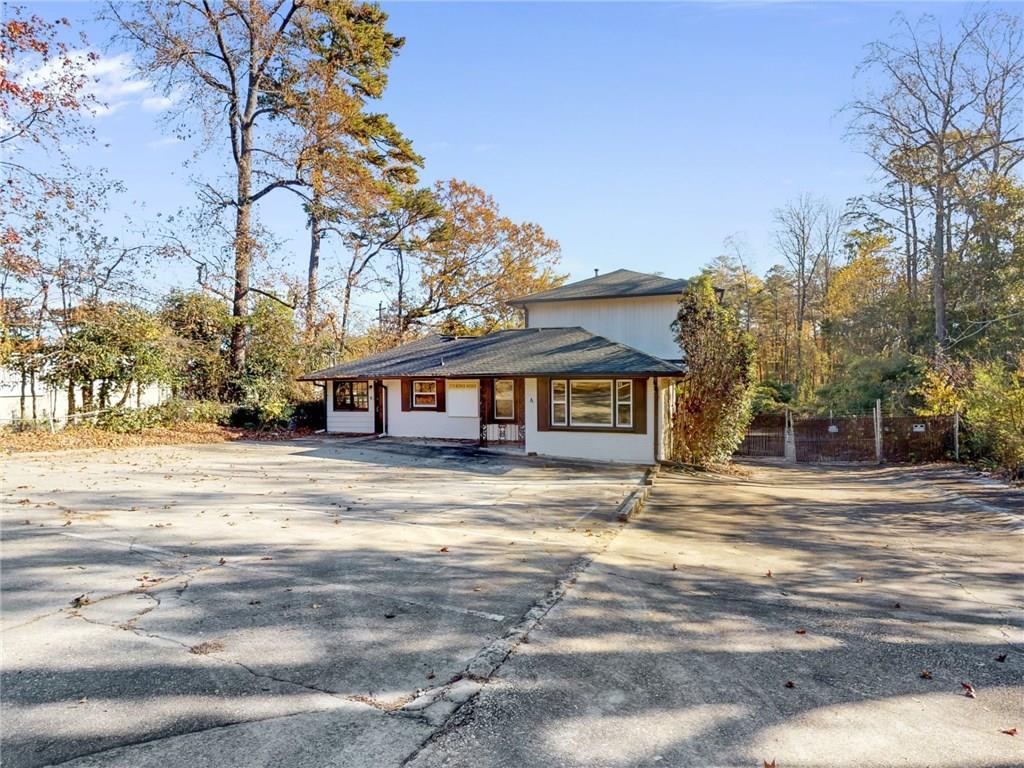 2179 Morris Avenue - Photo 1