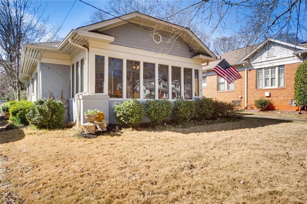 305 Kings Highway - Photo 1