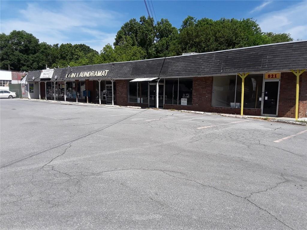 811 East Avenue - Photo 1