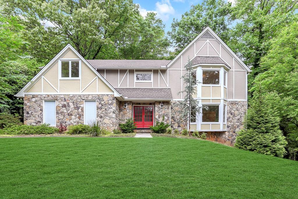 890 Waddington Court - Photo 1