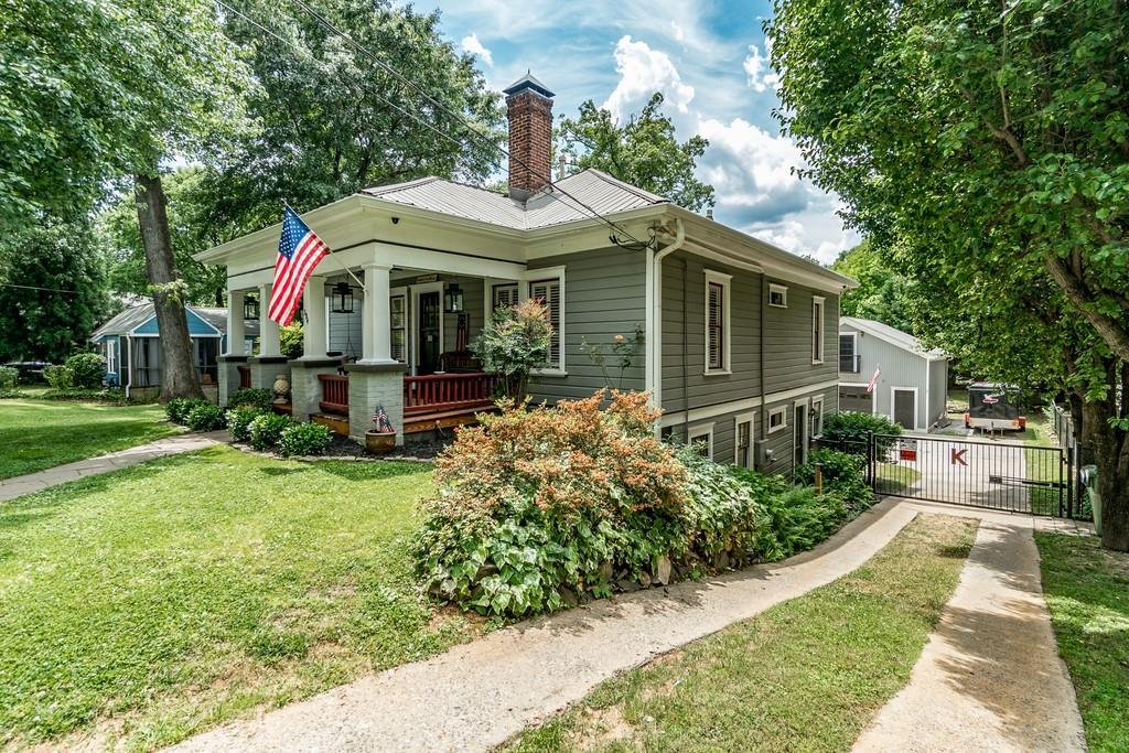 994 Longley Avenue - Photo 1