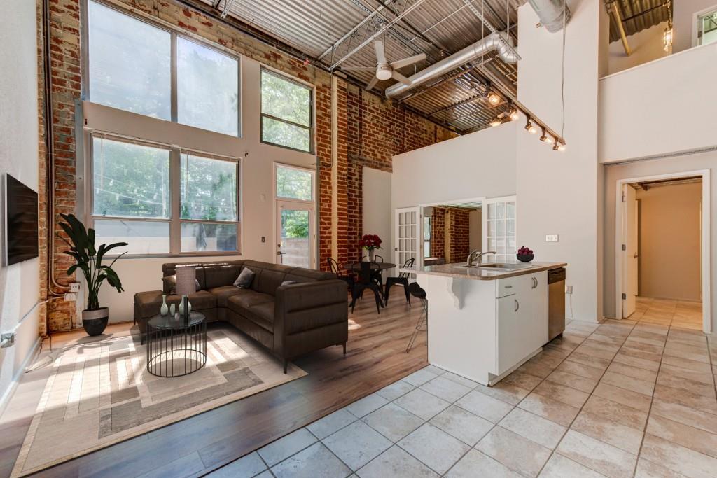 195 Arizona Avenue - Photo 1