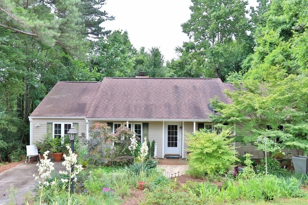 158 Apple Valley Drive - Photo 1