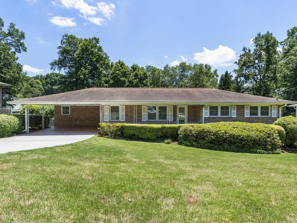 2390 Tuxedo Drive - Photo 1