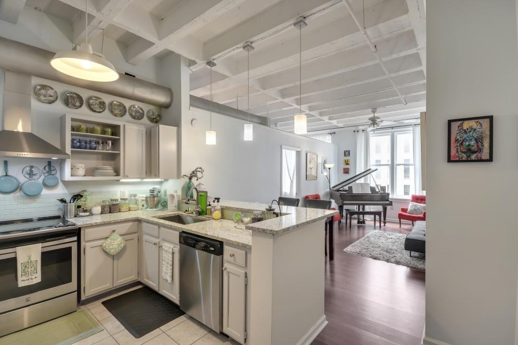 32 Peachtree Street - Photo 1