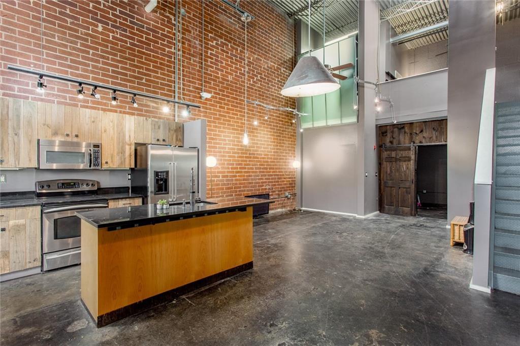 195 Arizona Avenue - Photo 1
