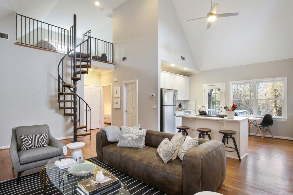 946 Greenwood Avenue - Photo 1