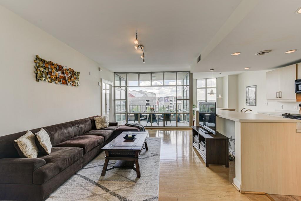 250 Park Avenue West - Photo 1