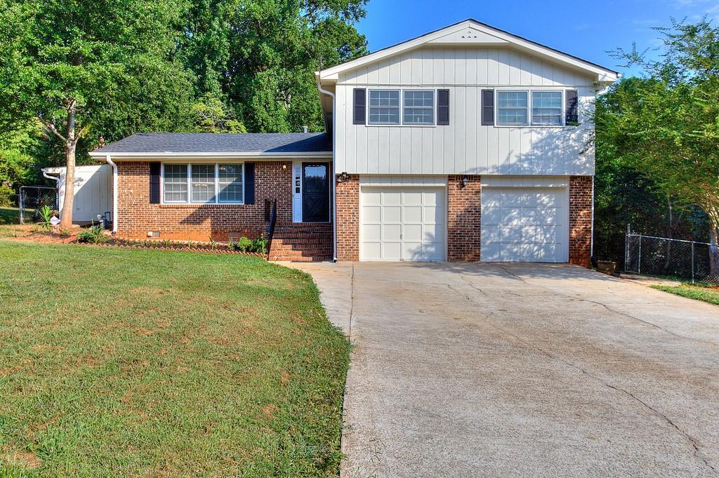 5585 Crestwood Drive - Photo 1