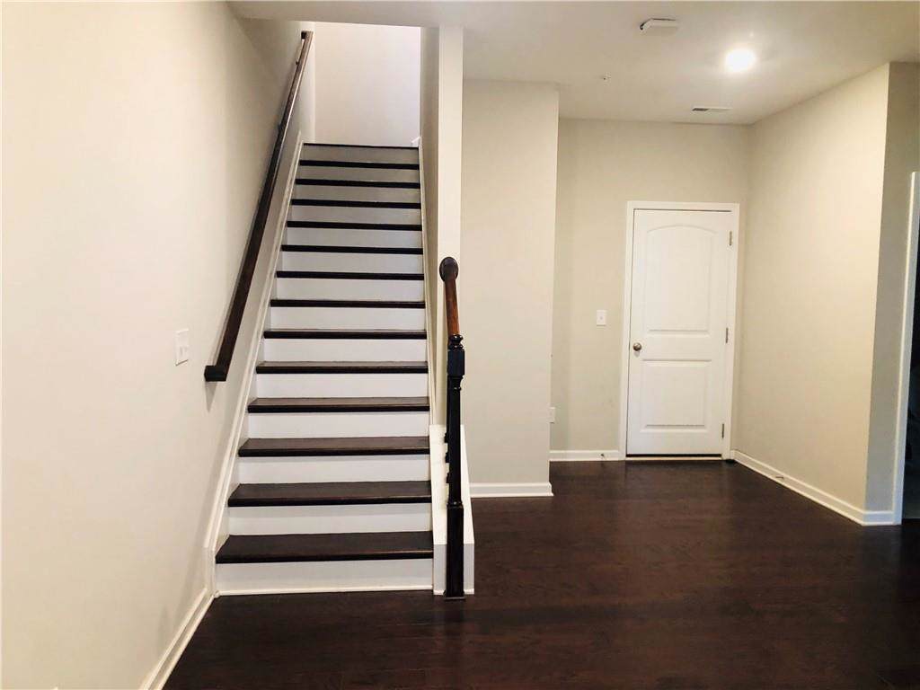 327 Beacons Place - Photo 1