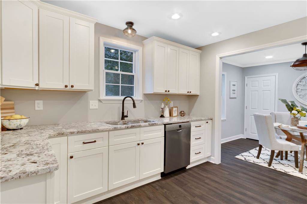 1115 Selwin Avenue - Photo 1