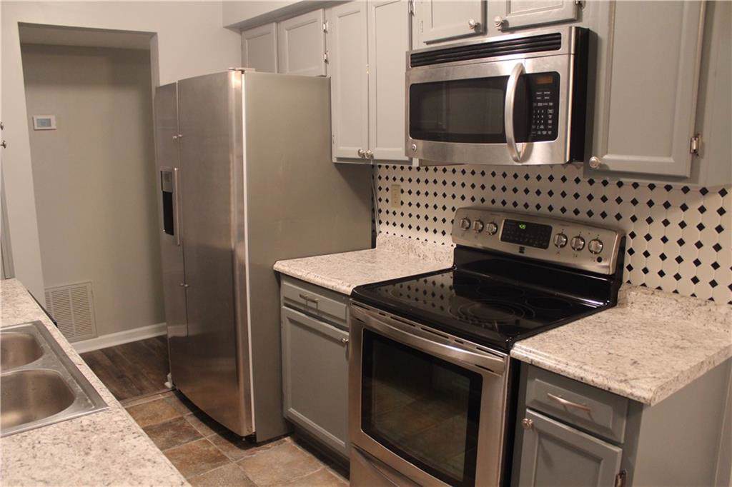 704 Glenleaf - Photo 1