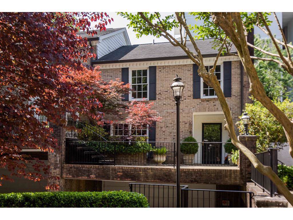 8 Ardmore Square - Photo 1