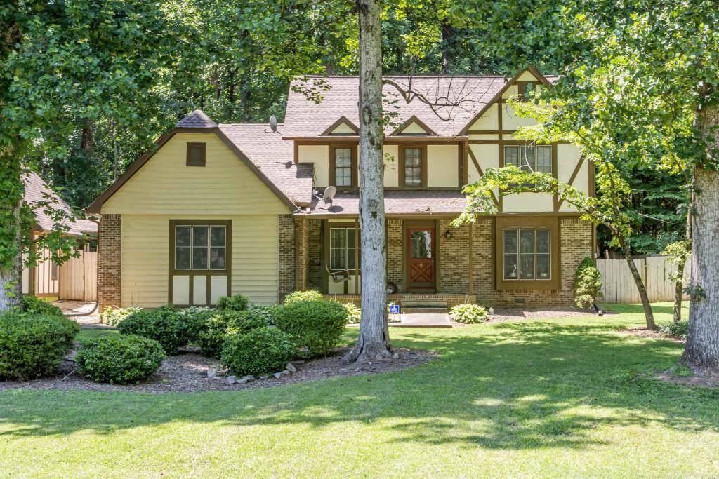 817 Pine Ridge Drive - Photo 1