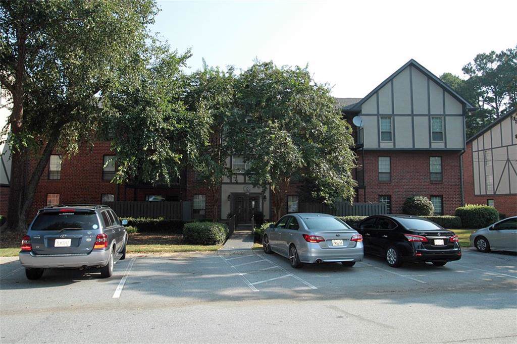 6851 Roswell Road - Photo 1