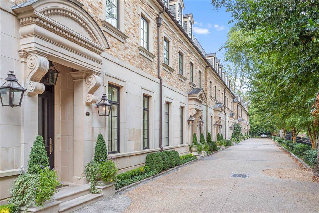 2640 Peachtree Road - Photo 1