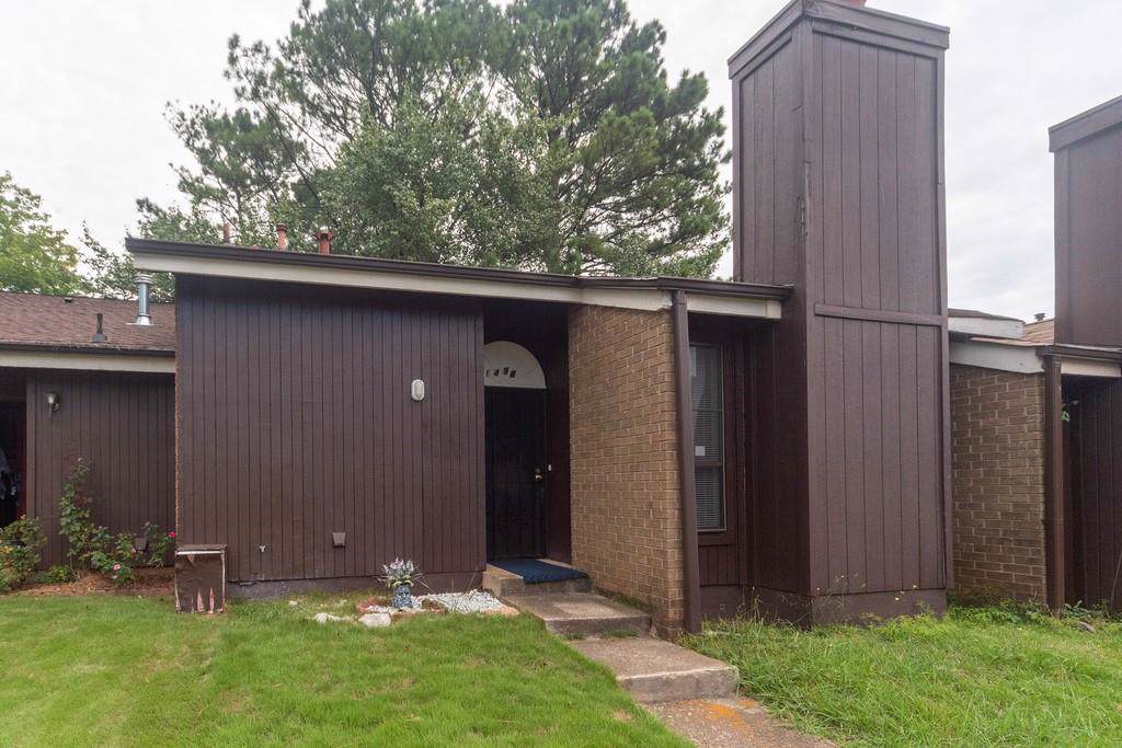 1494 Stoneleigh Way - Photo 1