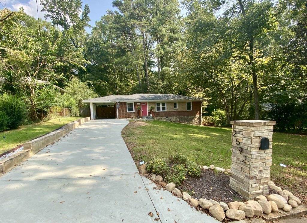 2592 Rockcliff Road - Photo 1