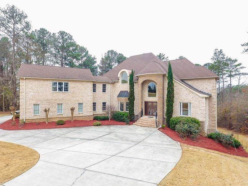 215 Astaire Manor - Photo 1