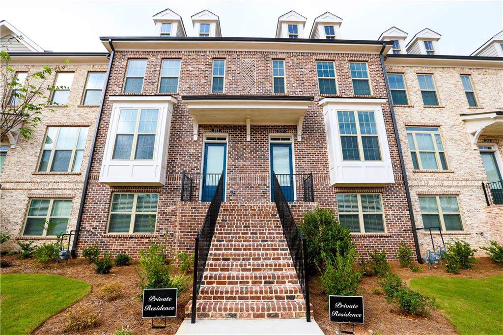 221 Bedford Alley - Photo 1