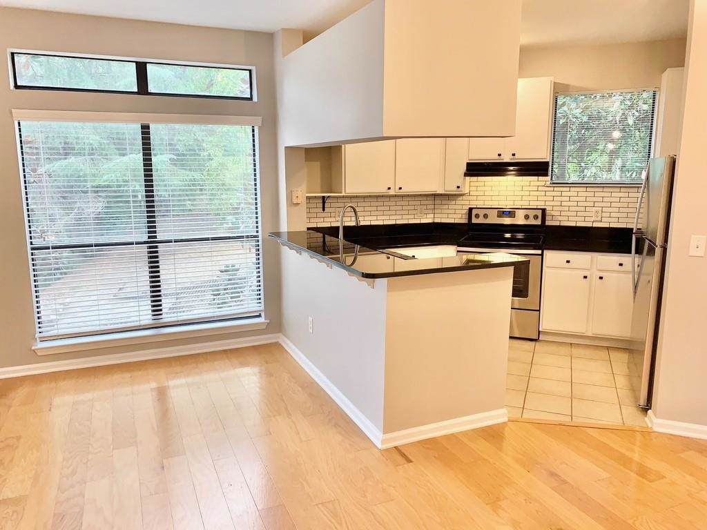 821 Ralph Mcgill Boulevard - Photo 1