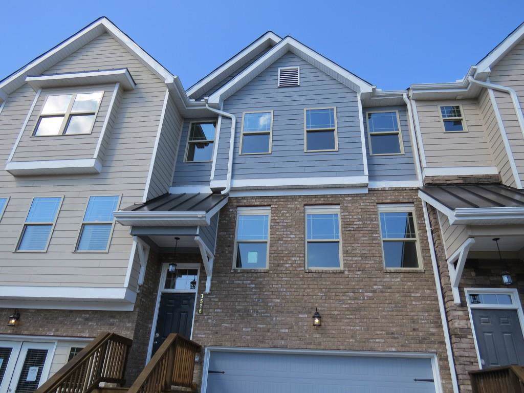 2723 Hedgewood Circle - Photo 1