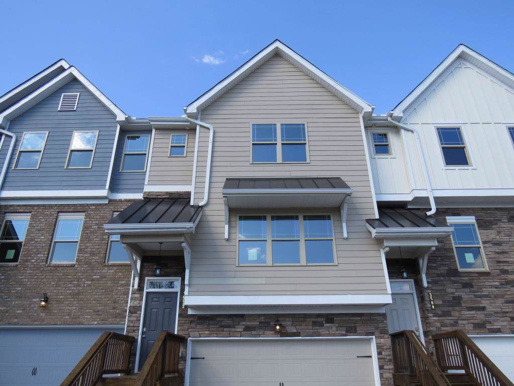 2725 Hedgewood Circle - Photo 1