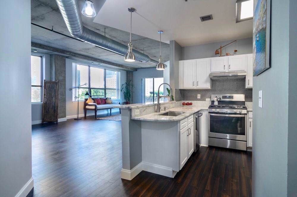 115 Peachtree Place - Photo 1