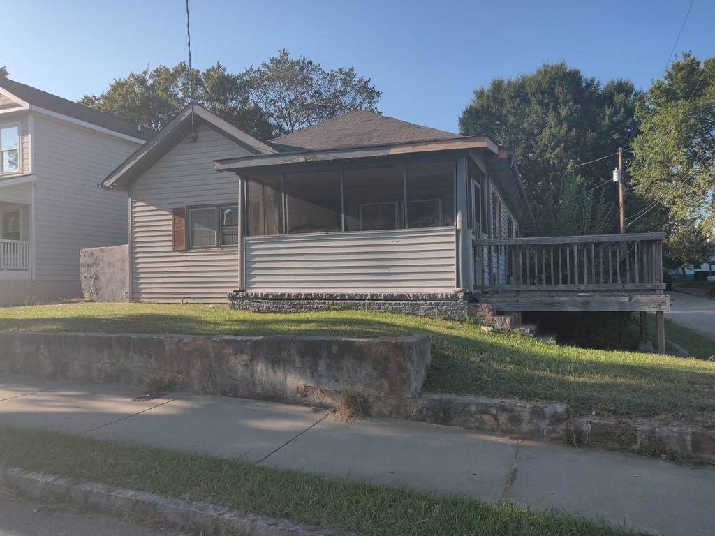 523 Rockwell Street - Photo 1