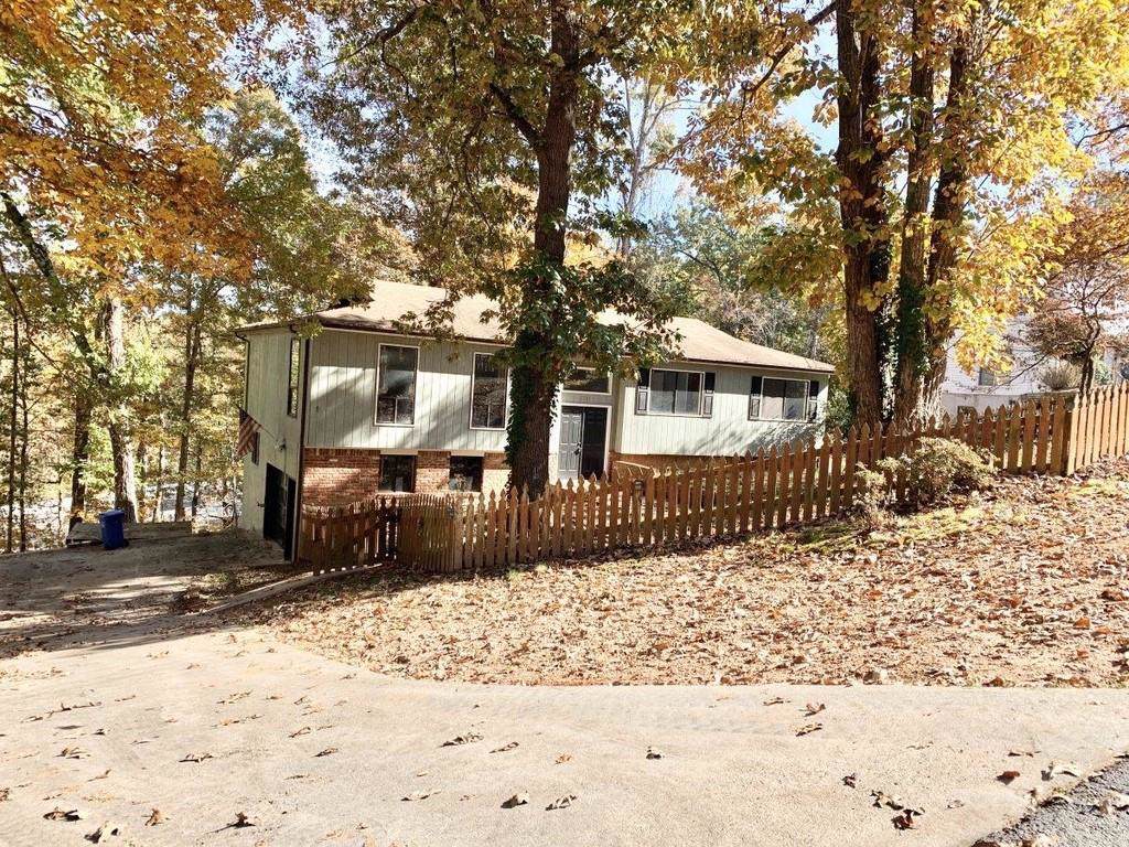 2208 Colonial Circle - Photo 1