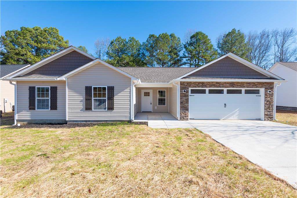 346 Lakecrest Circle - Photo 1