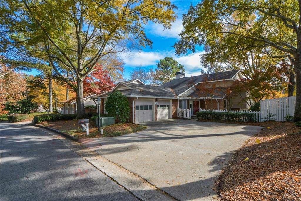 98 Dunwoody Springs Drive - Photo 1