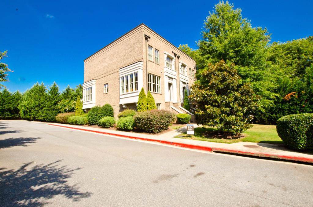 1333 Hawthorne Avenue - Photo 1