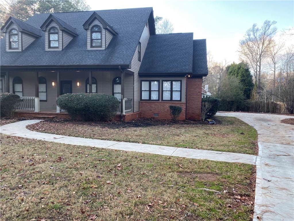201 Three Oaks Drive - Photo 1