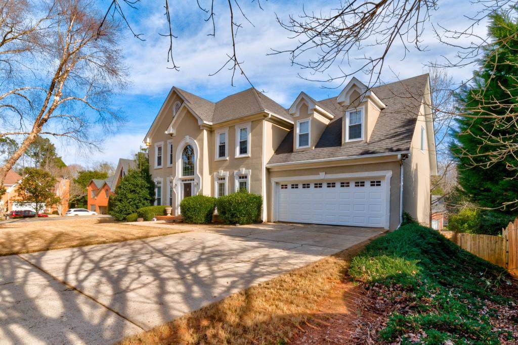 215 Vicarage Court - Photo 1