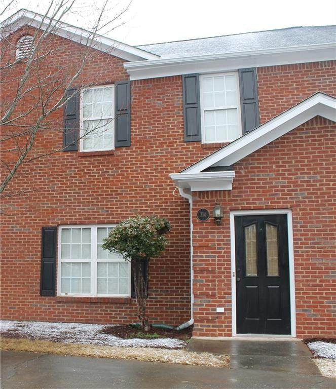 714 Manor Way - Photo 1