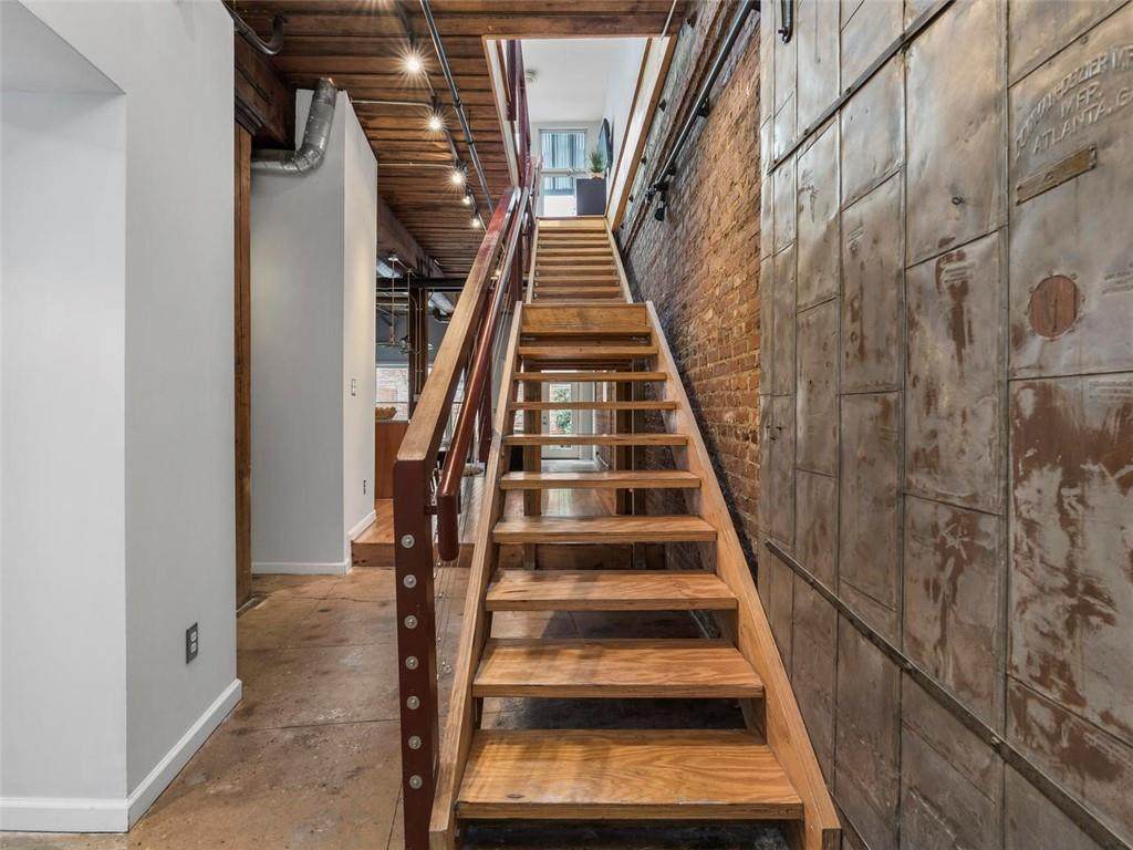 320 Peters Street - Photo 1