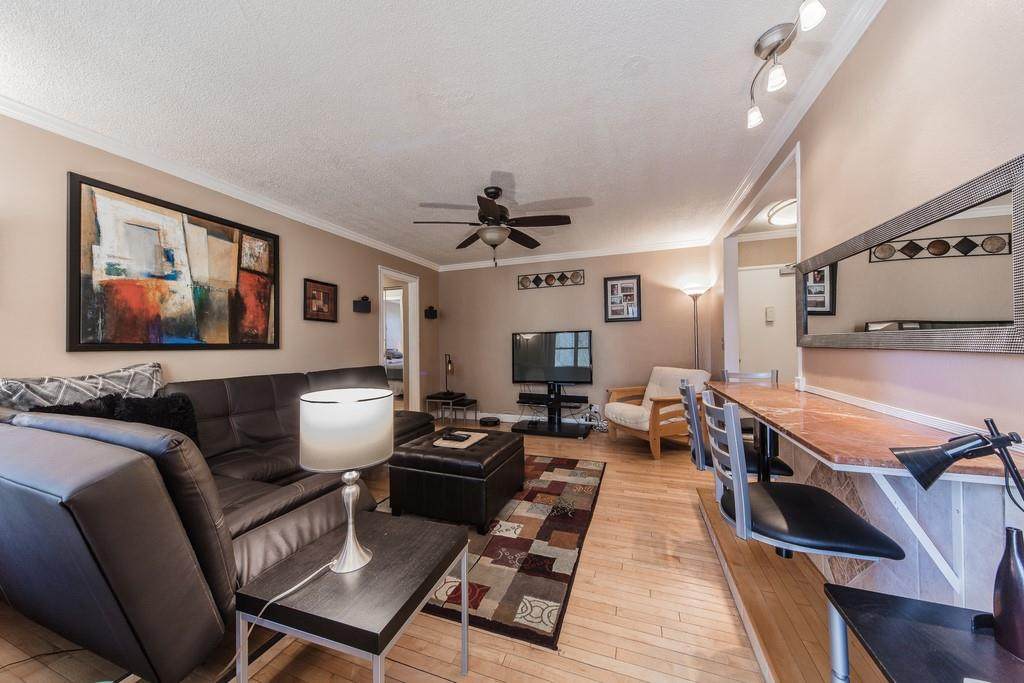 300 Peachtree - Photo 1