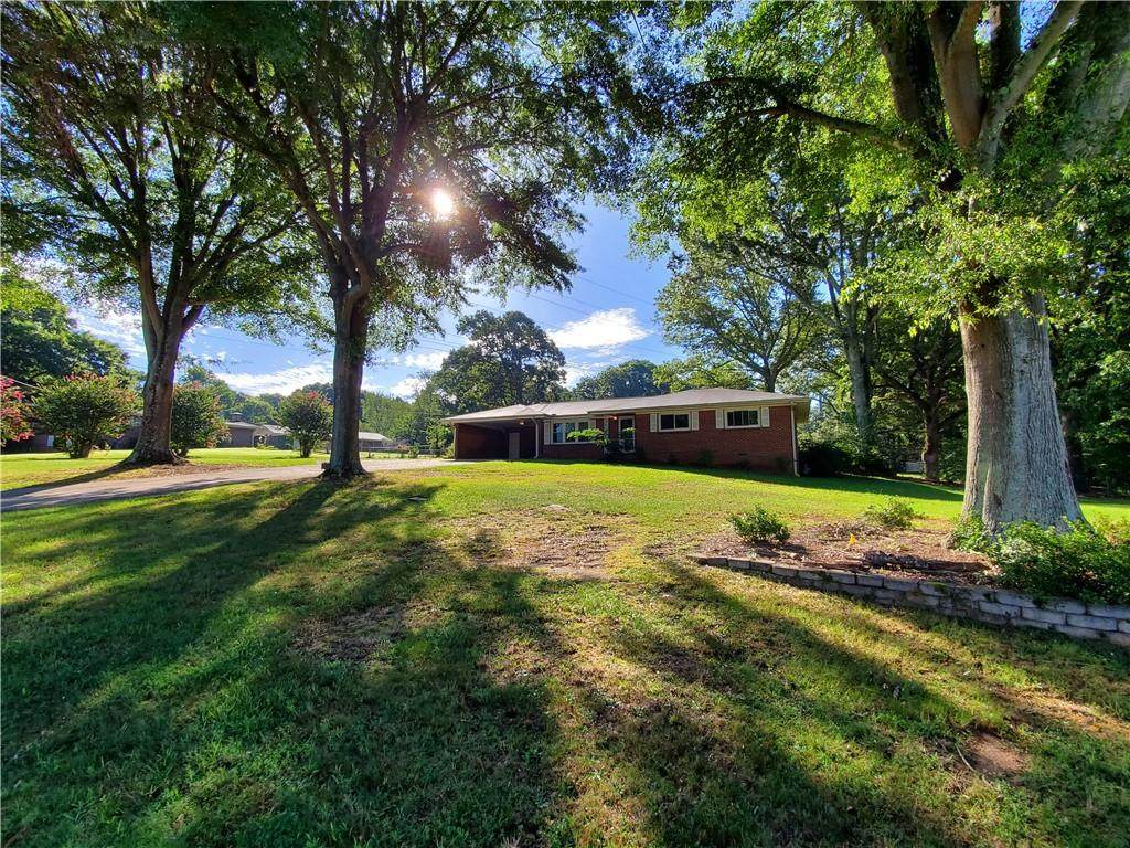 212 Suwanee Avenue - Photo 1