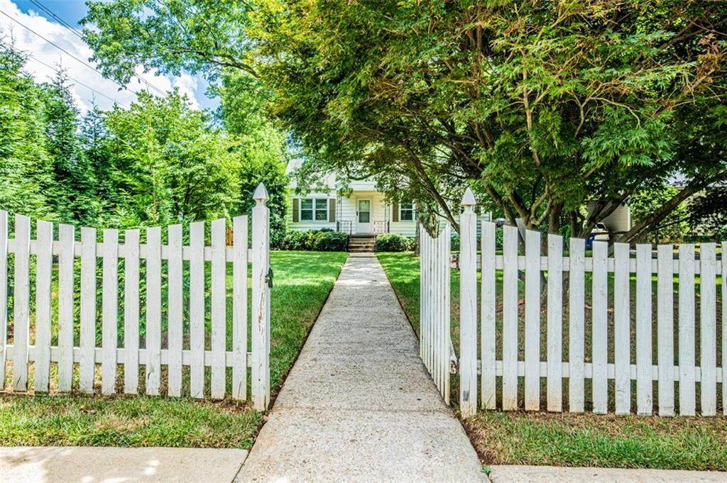 1413 Merry Lane - Photo 1