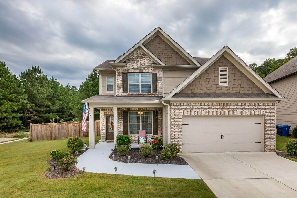 401 Silverwood Drive - Photo 1