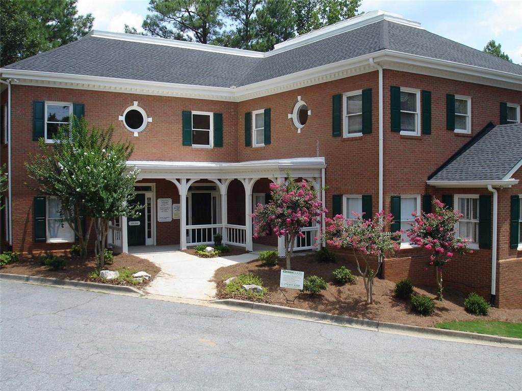 1744 Roswell Road - Photo 1