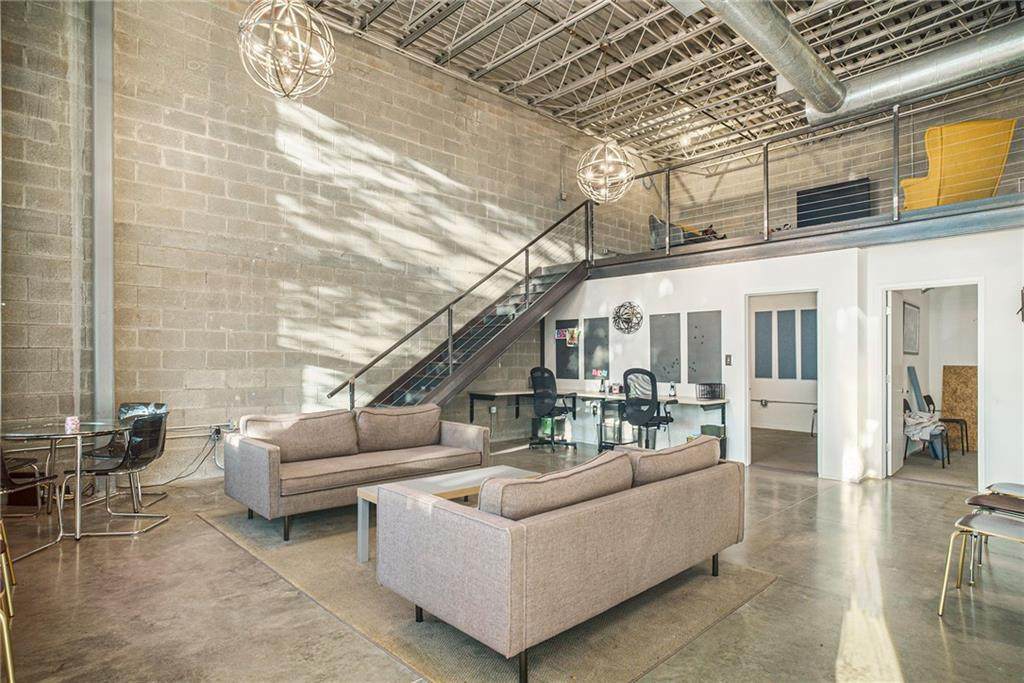 195 Arizona Avenue - Photo 1