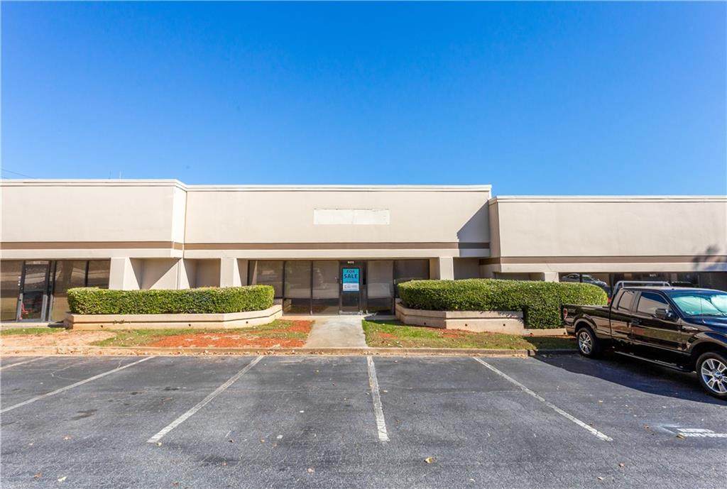 6073 Oakbrook Parkway - Photo 1