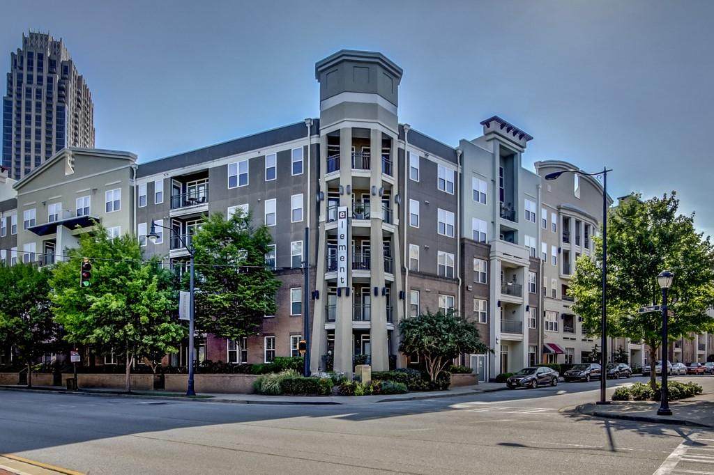 390 17TH Street - Photo 1