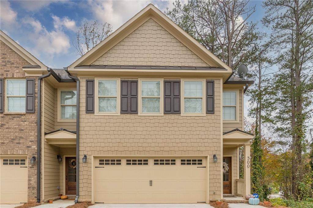 300 Jackson Place - Photo 1